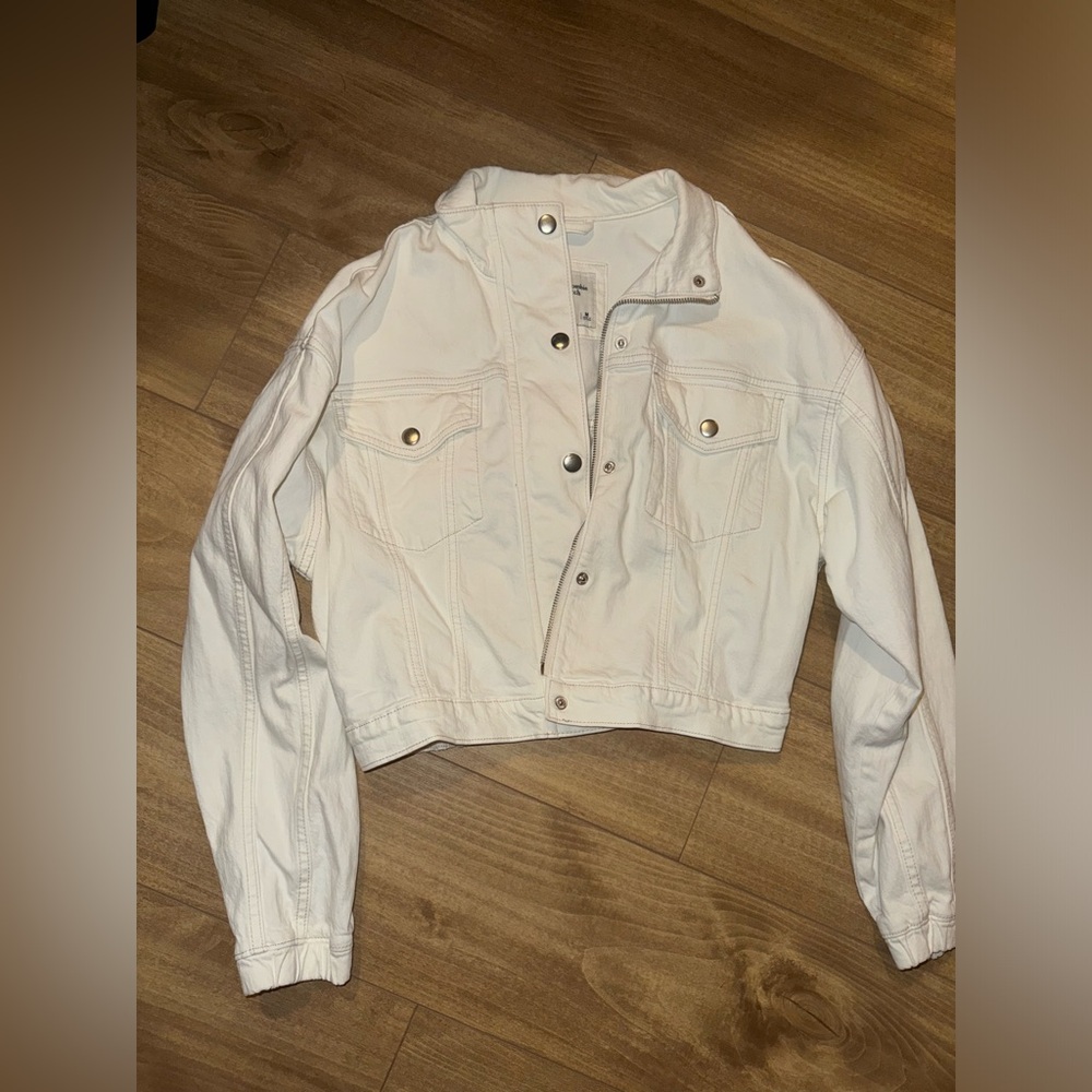 Abercrombie white cropped jacket